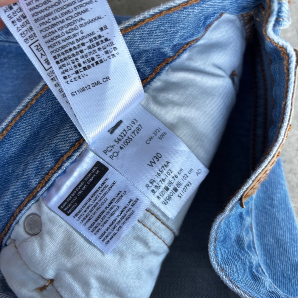 Levis 501‎ Womens Denim Shorts Frayed Hem Distressed Ripped Light Wash 30 - Picture 6 of 6